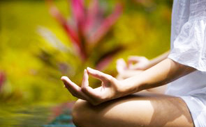 outdoor-yoga-happiness